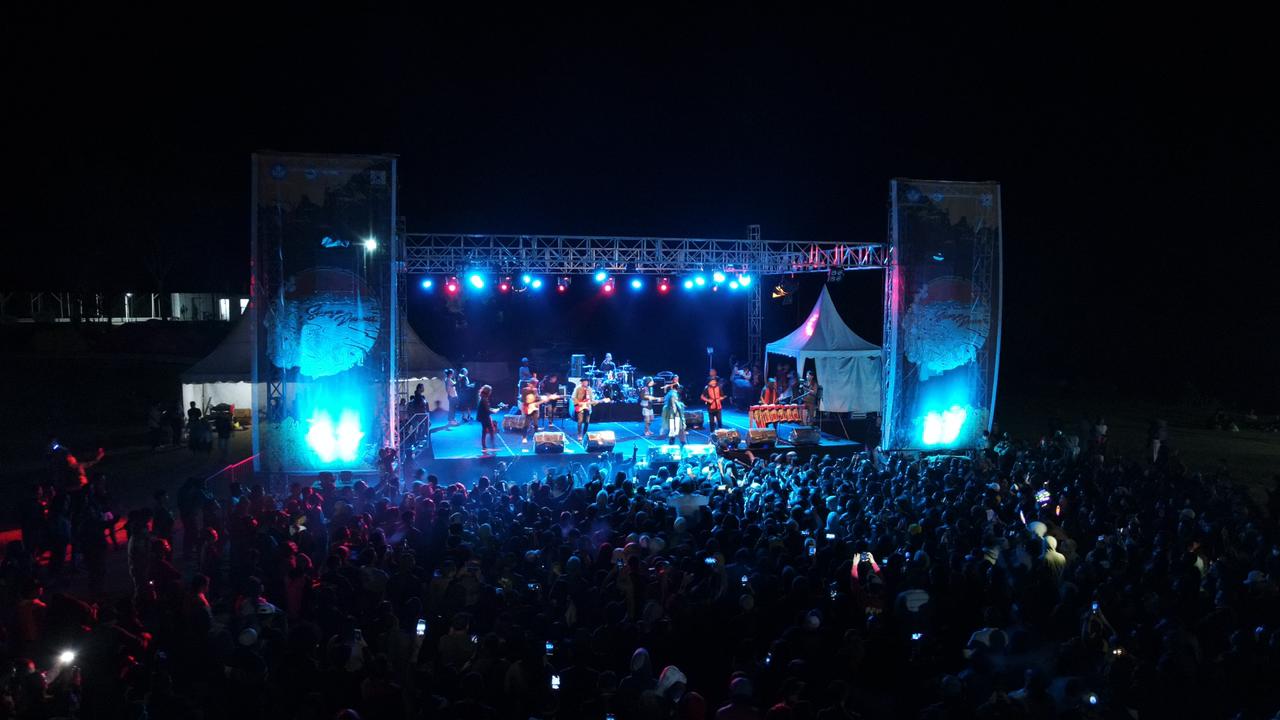 Musik Tradisi Nusantara Bertemu di Danau Toba melalui LTTMF 6.0